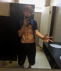 Selfie King!!  60b22d20b21b0.jpg