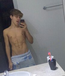Selfie King!!  60b22d3038b8f.jpg