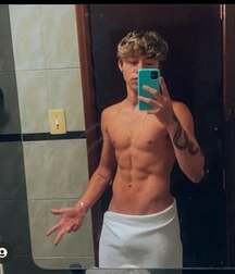 Selfie King!!  60b22d4b09948.jpg