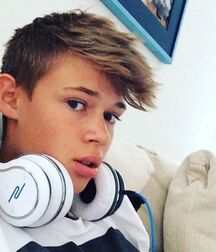 Random Hotness!!  60b3aaacc8f6a.jpg