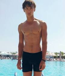 Model Stud Andrii!!  60b3b5e821aa1.jpg