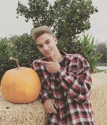 Hot Boy Luke!!  60b8f225f1fbe.jpg