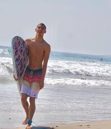 Hot Boy Luke!!  60b8f2325c482.jpg