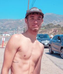 Hot Boy Luke!!  60b8f2411be60.jpg