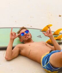 Hot Boy Luke!!  60b8f2448b87e.jpg