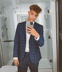 Hot Boy Luke!!  60b8f24d6a535.jpg
