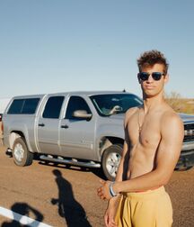 Hot Boy Luke!!  60b8f24f0222d.jpg