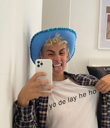 Bday Boy Lewys!!  60beb4bcb28ef.jpg