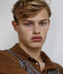 Hot Model Bram!!  60bff45031a2a.jpg