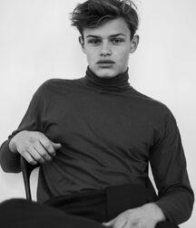 Hot Model Bram!!  60bff45599a8a.jpg