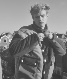 Hot Model Bram!!  60bff46e78ff3.jpg
