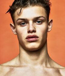 Hot Model Bram!!  60bff477ab3a7.jpg