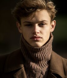 Hot Model Bram!!  60bff48617c37.jpg