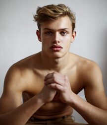 Hot Model Bram!!  60bff48803250.jpg