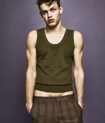 Hot Model Bram!!  60bff48a1fa31.jpg
