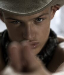 Hot Model Bram!!  60bff4949a2e0.jpg