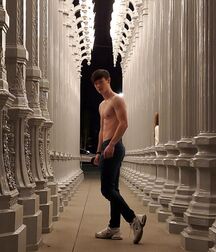Hot Model Andrew!!  60c2b2873bca5.jpg