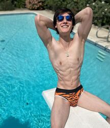 Hot Model Andrew!!  60c2b29ad7621.jpg