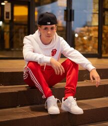 Bday Boy Mikey!! 60c4a679a8b07.jpg