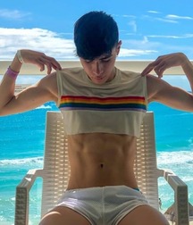 Random Hotness!!  60c9199c82b9c.jpg