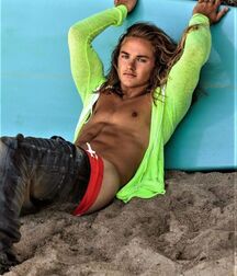 Random Hotness!!  60cf88d38b09c.jpg