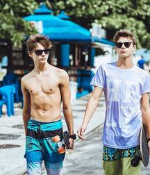 The Scribel Twins!!  60cfd91061596.jpg