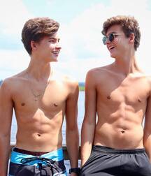The Scribel Twins!!  60cfd91fb4ca8.jpg
