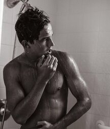 Hot Model Tommy!!  60d1279ee9cc2.jpg