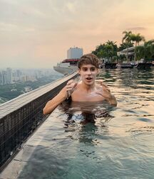 Bday Hottie Raphael!!  60d2667e210b9.jpg