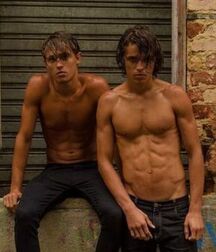 Random Hotness!!  60d8fded1b61f.jpg