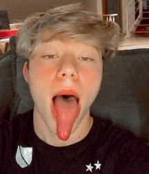 Hot boy Leon!! 60dc89187511d.jpg