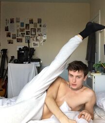 Hot Model Ben!!  60e0fc4c10f19.jpg