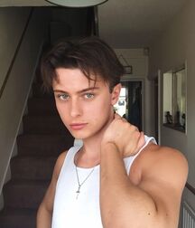 Hot Model Ben!!  60e0fc556397c.jpg