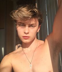 Hot Model Ben!!  60e0fc5a85667.jpg