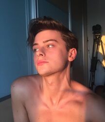 Hot Model Ben!!  60e0fc5e1f966.jpg