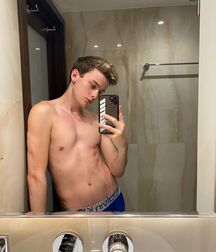 Hot Model Ben!!  60e0fc6c3b62c.jpg
