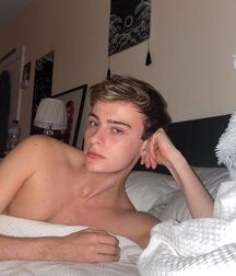 Hot Model Ben!!  60e0fc706b4cb.jpg