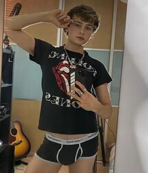 Hot Model Ben!!  60e0fc7857fa2.jpg