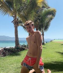 Hot Model Ben!!  60e0fc7a4068c.jpg