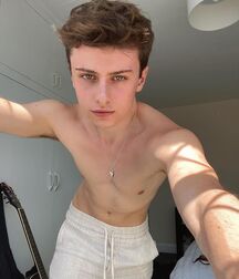 Hot Model Ben!!  60e0fc8deb70e.jpg