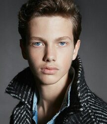 Hot Model Lucas!! 