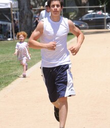 Bday Boy David Henrie!!  60eae6c99a06f.jpg