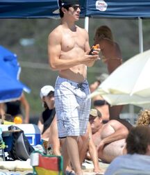Bday Boy David Henrie!!  60eae6cea83c2.jpg