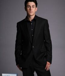 Bday Boy David Henrie!!  60eae6d55621f.jpg