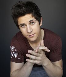 Bday Boy David Henrie!!  60eae6d7afec3.jpg