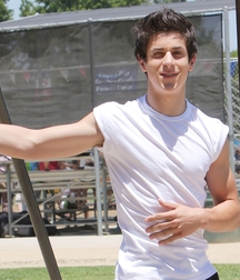 Bday Boy David Henrie!!  60eae6dd39662.jpg