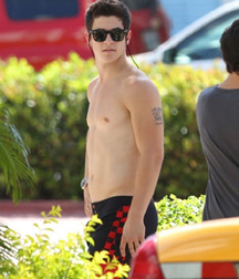 Bday Boy David Henrie!!  60eae6e353271.jpg