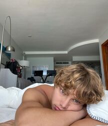 Bday Boy Sebastien!!  60ecba4128240.jpg