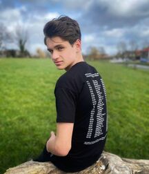 Hot Model Bram!!  60f038f7aba61.jpg