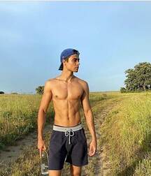 Random Hotness!!  60f4590447f22.jpg